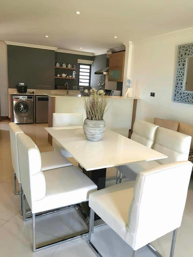 Ocean Bliss By Oasis Holidays Apartment Flic en Flac Bagian luar foto